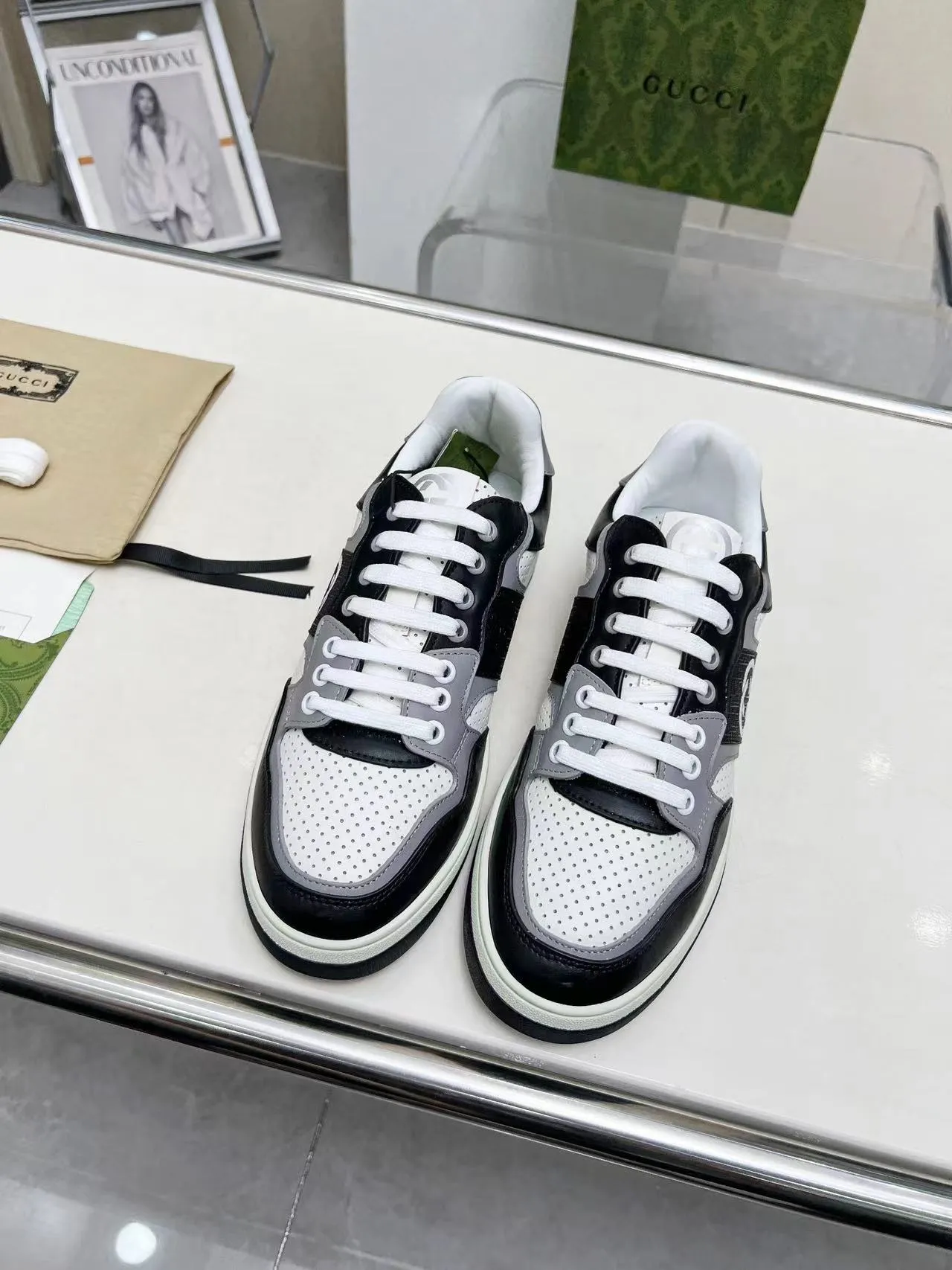 P620 💞💞Gucci G Home’s latest popular sports shoes, couple’s style, casual, retro white shoes 🌸🌸🌸 New popular series. The exquisite and compact interlocking double G logo romantically interprets the aesthetic concept of this series. Made of off-white leather, retro inspiration is cleverly blended into the sneaker design to reinterpret the brand logo. Exquisitely packaged at the delivery counter 🛍📦 ▪️Fabric: Original custom-made imported first-layer cowhide leather ▪️Lining: Original custom-made imported cowhide lining ▪️Outsole: Original molded two-color TPU outsole ▪️Size: Women's 35-40 / Men's 39-45